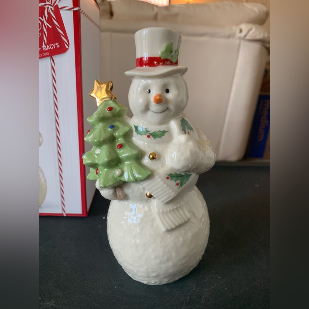 Lenox Holiday Snowman Figurine with Gold Star on Tree NEW in box